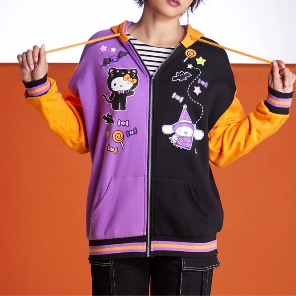 Hello Kitty & Friends Halloween Split Color-Block Hoodie Hot Topic Sanrio‎